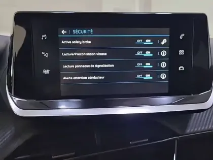 Photo 21 Peugeot 2008  PureTech 130 S&S EAT8