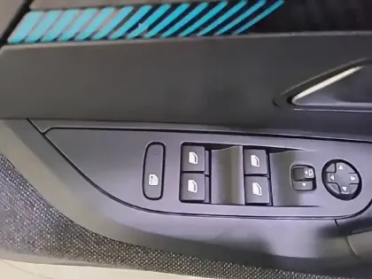 Photo 30 Peugeot 2008  PureTech 130 S&S EAT8