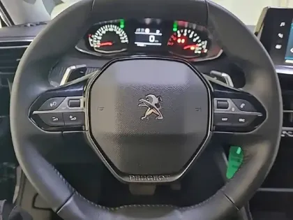 Photo 8 Peugeot 2008  PureTech 130 S&S EAT8