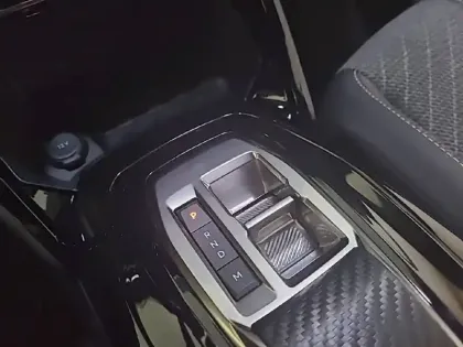 Photo 68 Peugeot 2008  Hybrid 145 e-DCS6