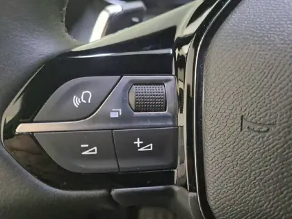 Photo 82 Peugeot 2008  Hybrid 145 e-DCS6