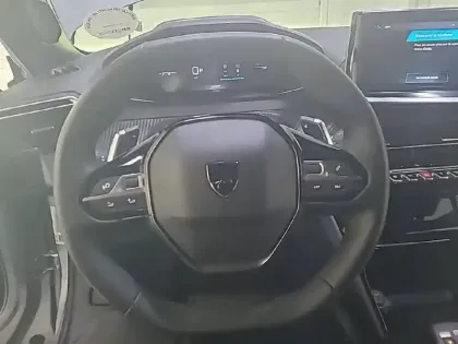 Photo 63 Peugeot 2008  Hybrid 145 e-DCS6