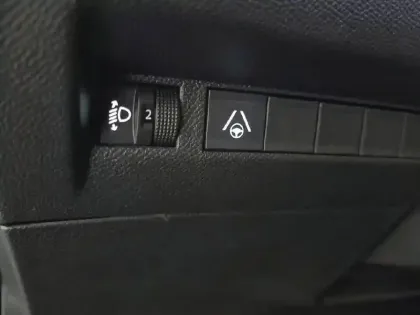 Photo 52 Peugeot 2008  Hybrid 145 e-DCS6