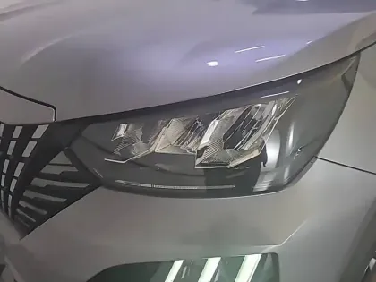 Photo 70 Peugeot 2008  Hybrid 145 e-DCS6