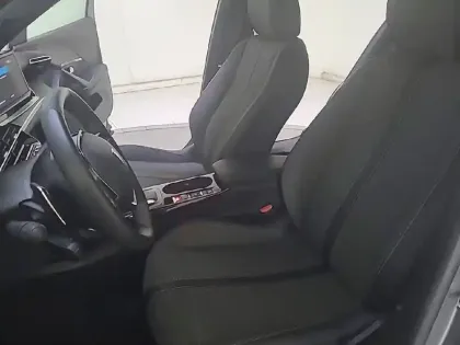 Photo 33 Peugeot 2008  Hybrid 145 e-DCS6