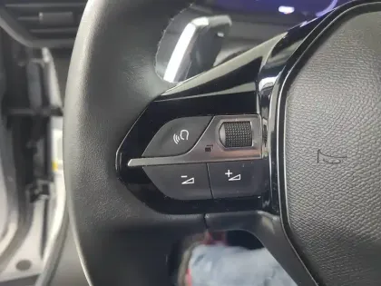 Photo 13 Peugeot 2008  Hybrid 145 e-DCS6