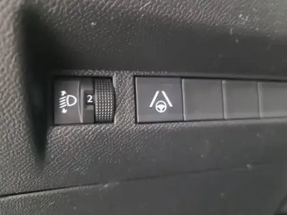 Photo 20 Peugeot 2008  Hybrid 145 e-DCS6