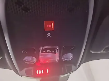 Photo 48 Peugeot 2008  Hybrid 145 e-DCS6