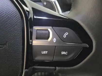 Photo 83 Peugeot 2008  Hybrid 145 e-DCS6