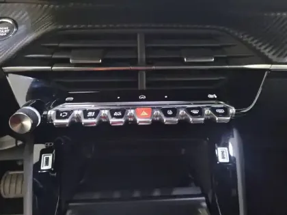 Photo 47 Peugeot 2008  Hybrid 145 e-DCS6