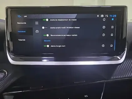 Photo 77 Peugeot 2008  Hybrid 145 e-DCS6