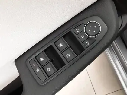 Photo 21 Renault Clio  E-Tech full hybrid 145