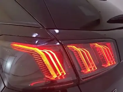 Photo 16 Peugeot 3008  Hybrid 225 e-EAT8