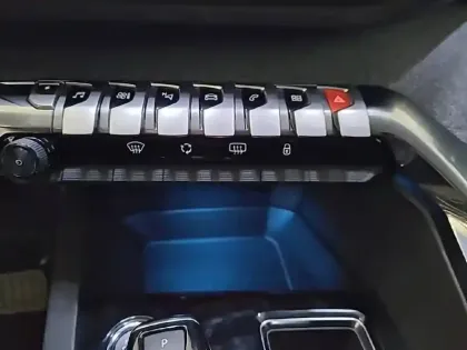 Photo 24 Peugeot 3008  Hybrid 225 e-EAT8