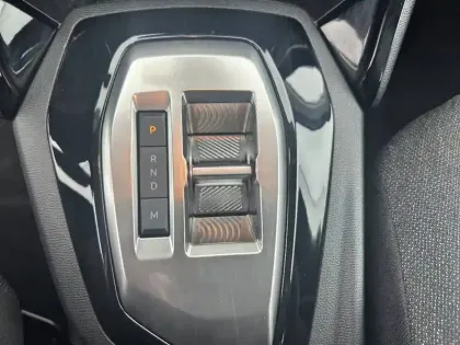 Photo 13 Peugeot 208  Hybrid 110 ch e-DCS6