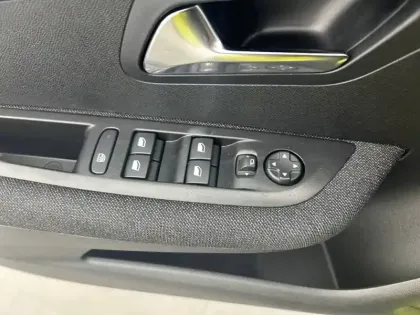 Photo 17 Peugeot 208  Hybrid 110 ch e-DCS6