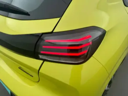 Photo 16 Peugeot 208  Hybrid 110 ch e-DCS6