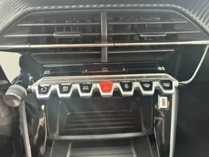 Photo 18 Peugeot 208  Hybrid 110 ch e-DCS6