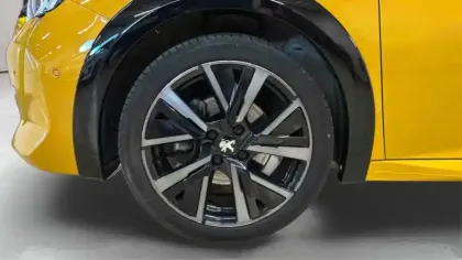 Photo 11 Peugeot 208  PureTech 130 S&S EAT8