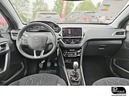 Photo 39 Peugeot 2008  BlueHDi 100ch S&S BVM5