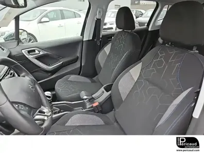 Photo 40 Peugeot 2008  BlueHDi 100ch S&S BVM5