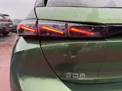 Photo 16 Peugeot 308  PureTech 130ch S&S EAT8