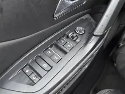 Photo 28 Peugeot 308  PureTech 130ch S&S EAT8