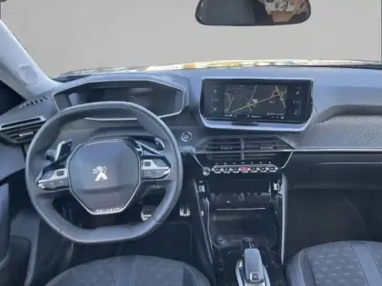 Photo 7 Peugeot 2008  PureTech 130 S&S EAT8