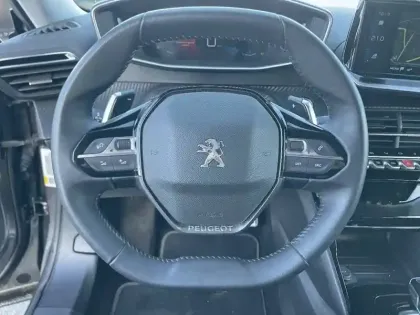 Photo 8 Peugeot 2008  PureTech 130 S&S EAT8