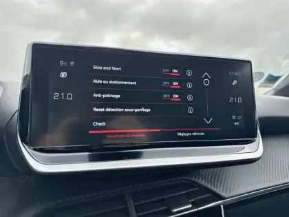 Photo 23 Peugeot 2008  PureTech 130 S&S EAT8