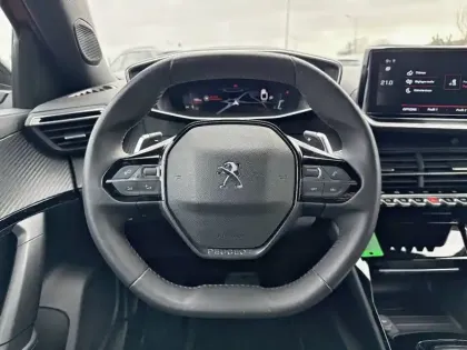 Photo 8 Peugeot 2008  PureTech 130 S&S EAT8