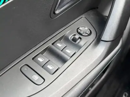 Photo 27 Peugeot 2008  PureTech 130 S&S EAT8