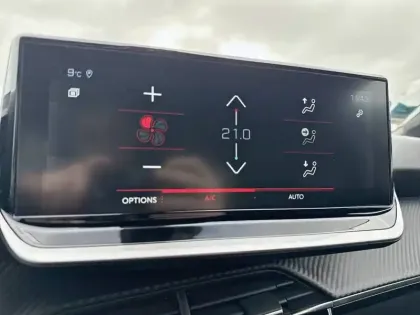 Photo 21 Peugeot 2008  PureTech 130 S&S EAT8