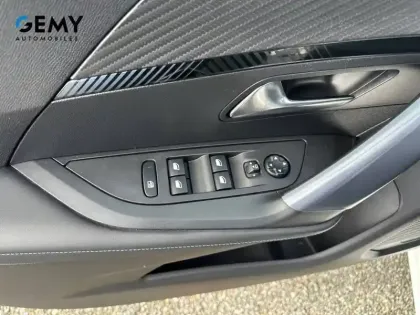 Photo 36 Peugeot 2008  PureTech 100 S&S BVM6