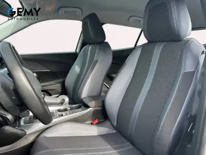 Photo 33 Peugeot 2008  PureTech 100 S&S BVM6