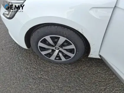 Photo 11 Renault Clio  E-Tech full hybrid 145