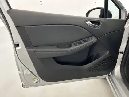 Photo 19 Renault Clio  E-Tech hybride 145