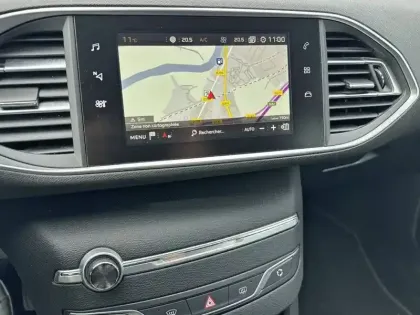 Photo 18 Peugeot 308  PureTech 130ch S&S EAT8