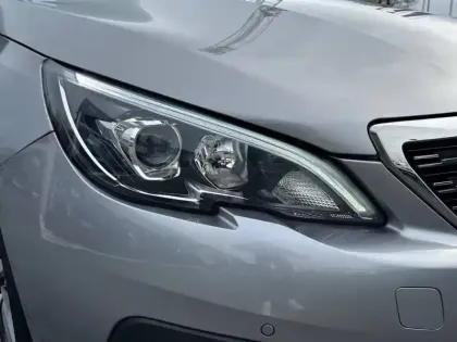 Photo 15 Peugeot 308  PureTech 130ch S&S EAT8