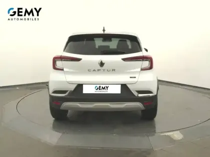 Photo 27 Renault Captur  E-Tech full hybrid 145