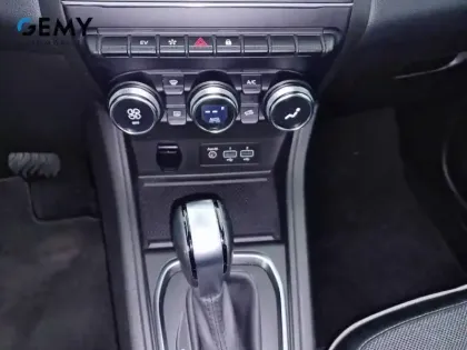 Photo 36 Renault Captur  E-Tech full hybrid 145