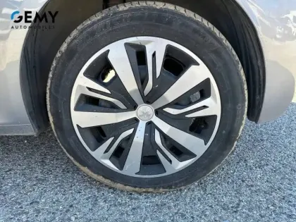 Photo 10 Peugeot 208  PureTech 75 S&S BVM5