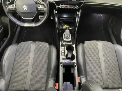 Photo 88 Peugeot 2008  PureTech 130 S&S EAT8