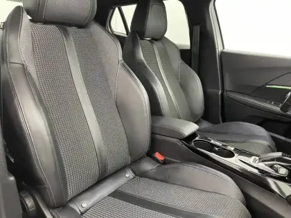 Photo 26 Peugeot 2008  PureTech 130 S&S EAT8