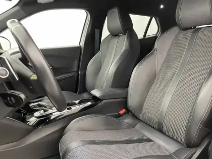 Photo 77 Peugeot 2008  PureTech 130 S&S EAT8