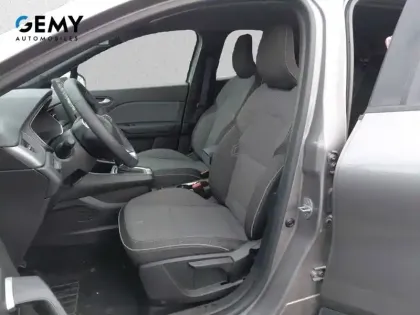 Photo 8 Renault Captur  E-Tech full hybrid 145 ch