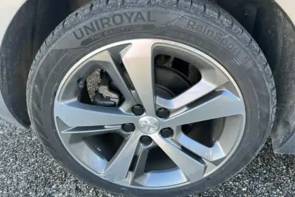 Photo 40 Peugeot 308  PureTech 130ch S&S EAT8