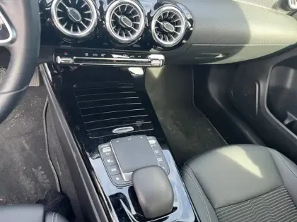 Photo 10 Mercedes Classe A  200 d 8G-DCT