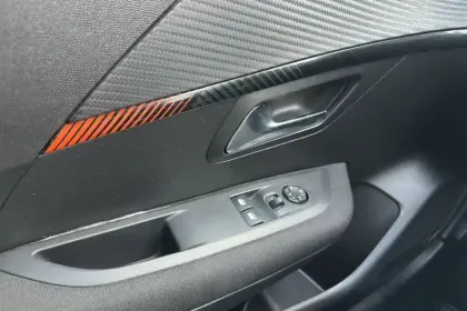 Photo 21 Peugeot 208  BlueHDi 100ch S&S BVM5