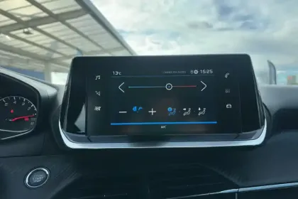 Photo 16 Peugeot 208  BlueHDi 100ch S&S BVM5